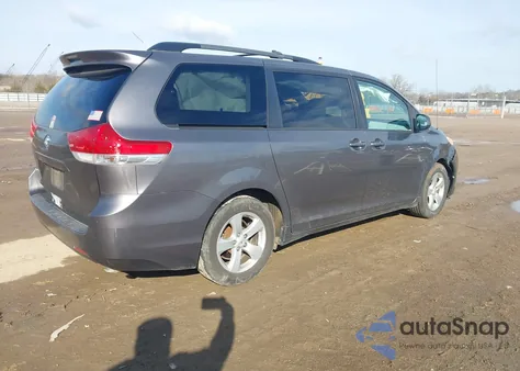 2011 Toyota Sienna Le V6 z USA, uszkodzony, nr VIN 5TDKK3DC7BS114070